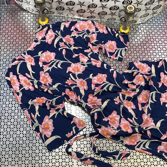 🔥ROXY PRIVY PLACES COVERUP🔥 - Picture 8 of 10